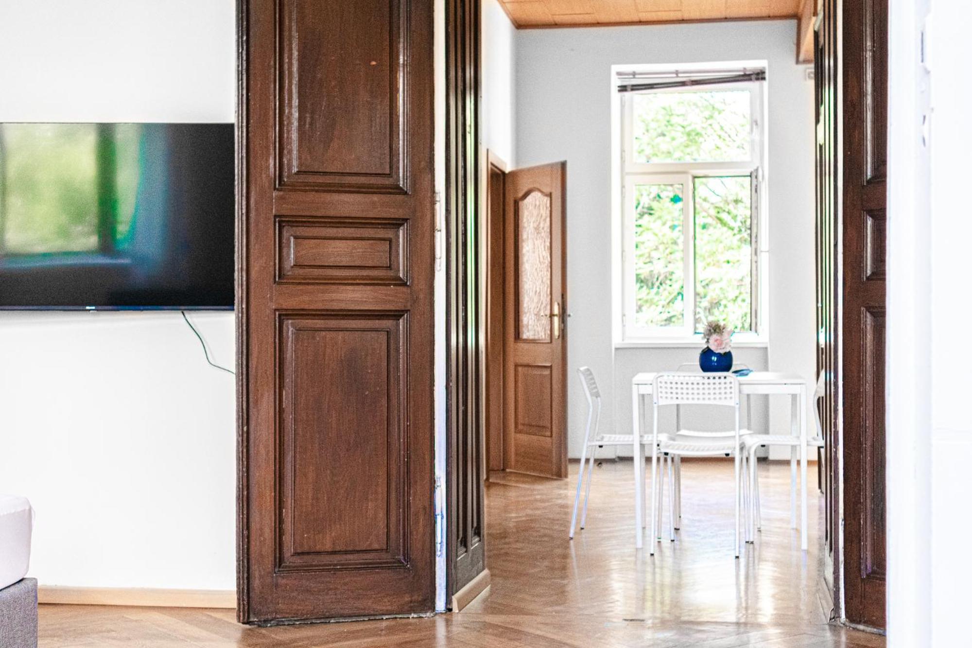 Apartment Stylish 2br Retreat Steps From Akh & Volksoper Vienna