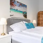 Stylish 2Br Retreat Steps From Akh & Volksoper