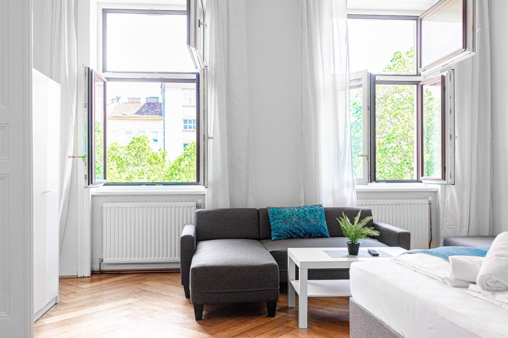 Stylish 2br Retreat Steps From Akh & Volksoper Appartamento Vienna