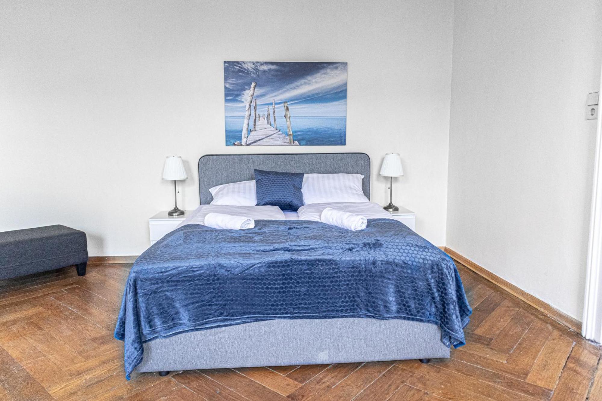Stylish 2br Retreat Steps From Akh & Volksoper *