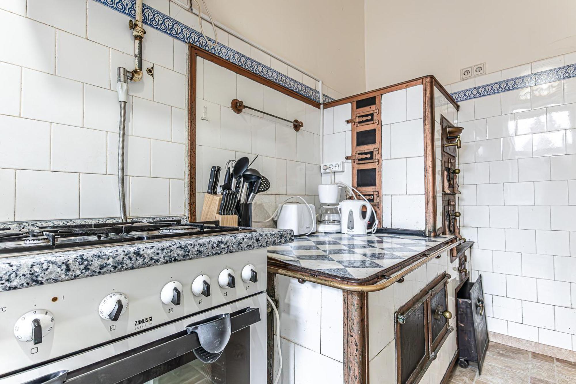 Stylish 2br Retreat Steps From Akh & Volksoper