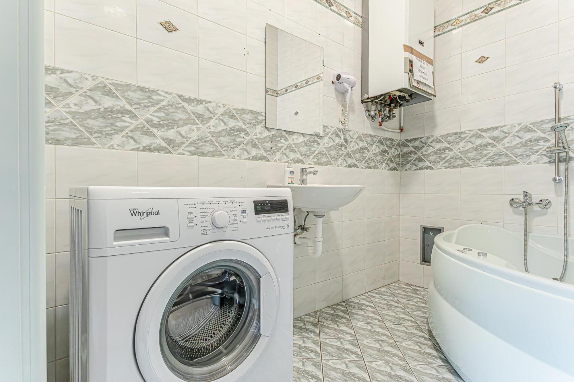 Stylish 2br Retreat Steps From Akh & Volksoper