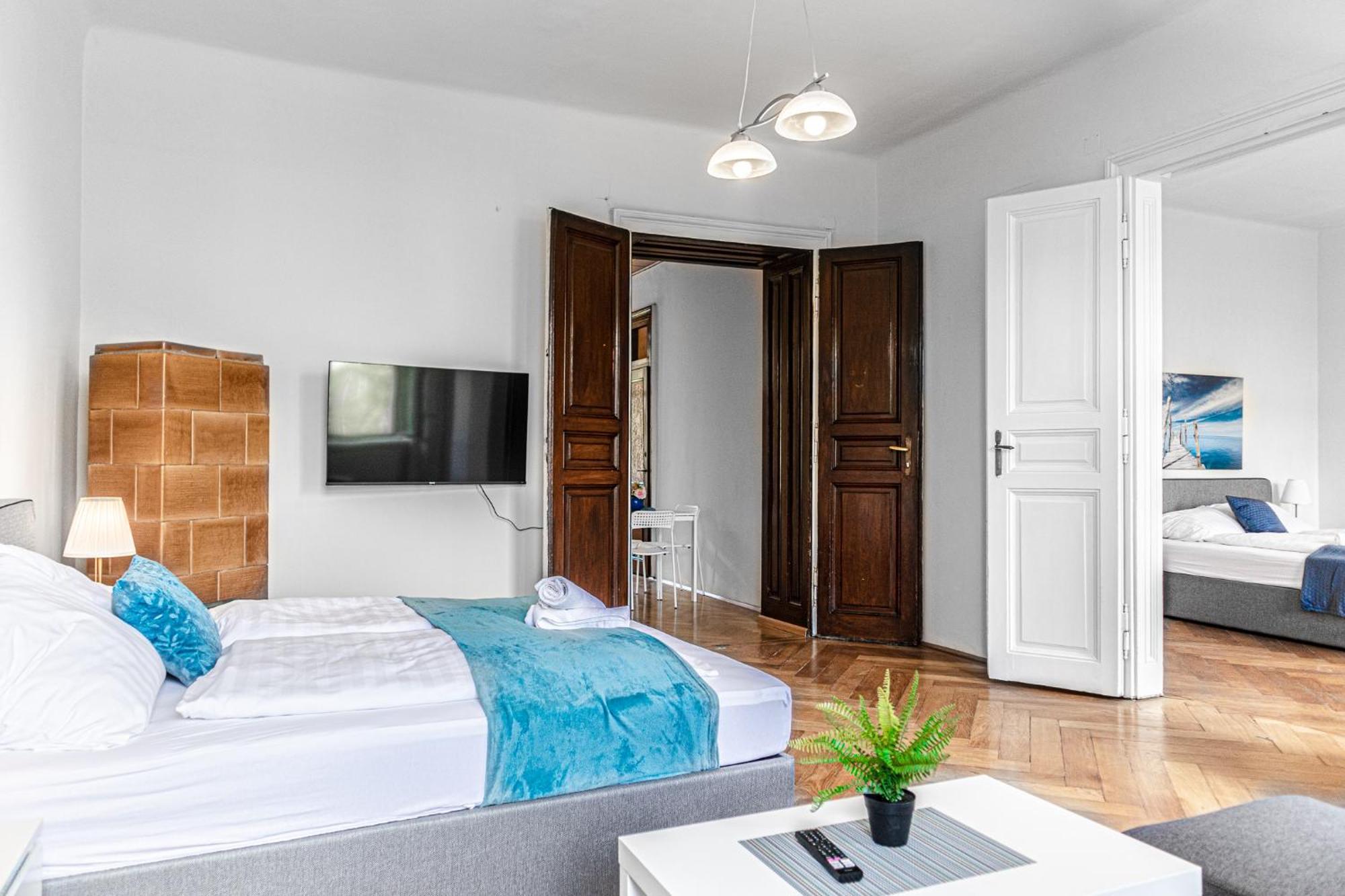 Stylish 2br Retreat Steps From Akh & Volksoper *