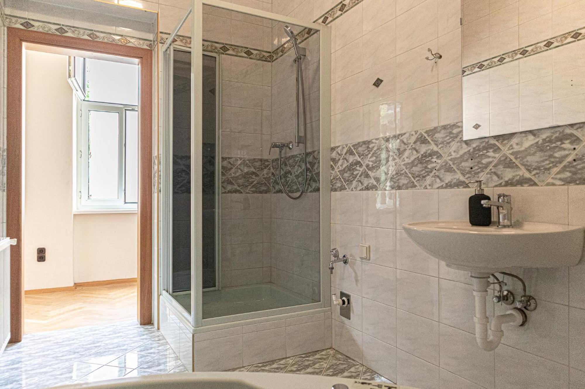 Appartamento Stylish 2br Retreat Steps From Akh & Volksoper Vienna